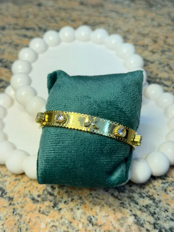 Gold_Alloy_Crystal_Bracelet_For_Women