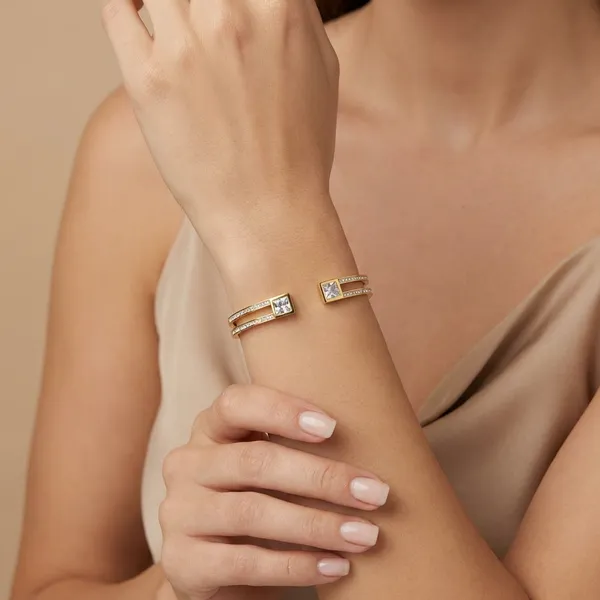 Gold_Alloy_Crystal_Cuff_Bracelet_For_Women