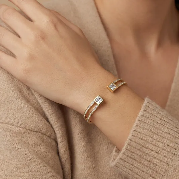 Gold_Alloy_Crystal_Cuff_Bracelet_For_Women