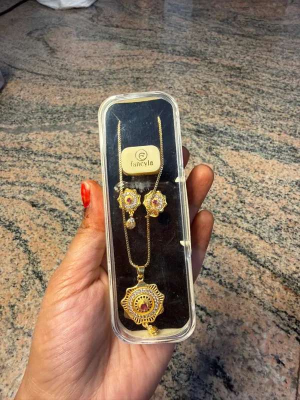 Gold_Alloy_Stone_Pendant_Necklace_Set_For_Women