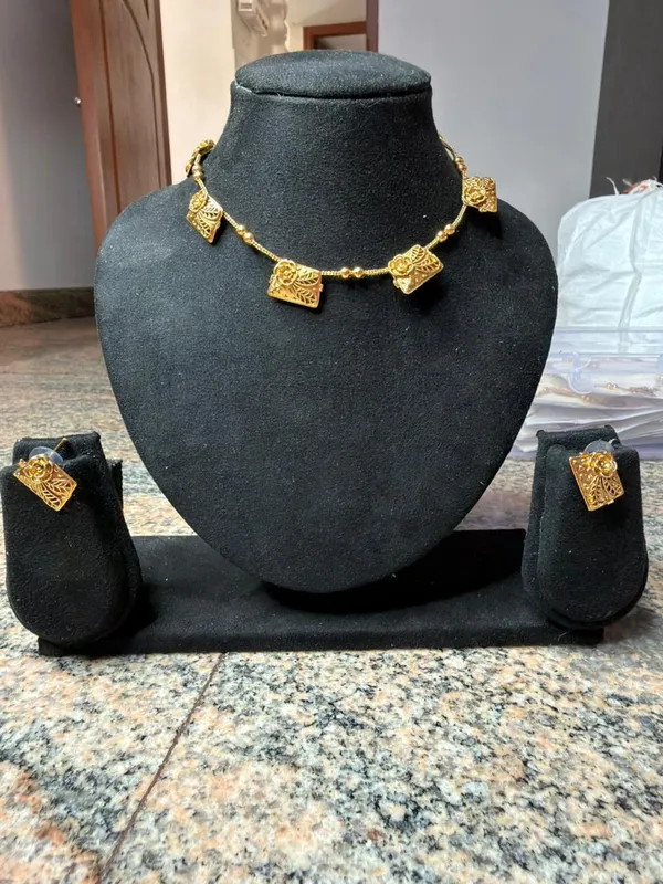 Gold_Alloy_Necklace_Set_For_Women