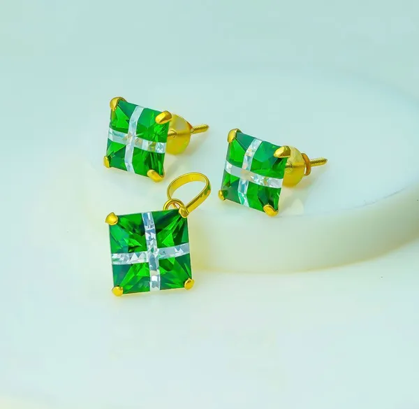 Green_Gold_Plated_Pendant_And_Earring_Set_For_Women