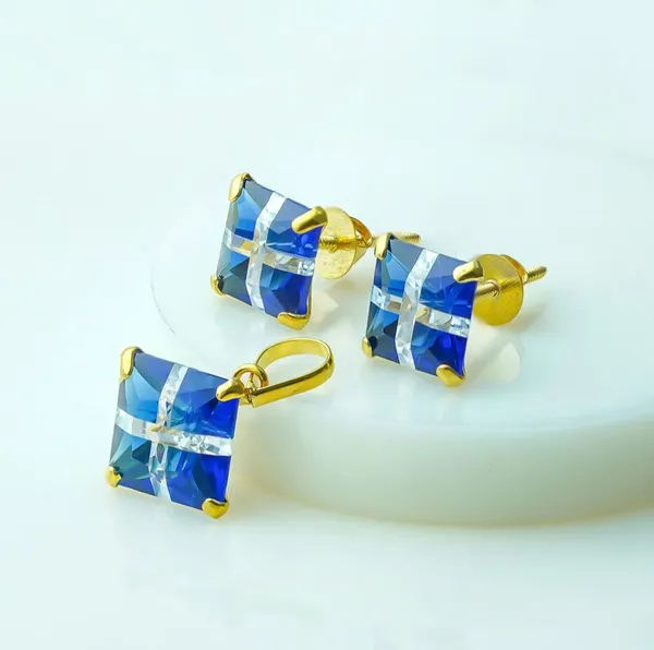 Blue_Gold_Plated_Pendant_And_Earring_Set_For_Women