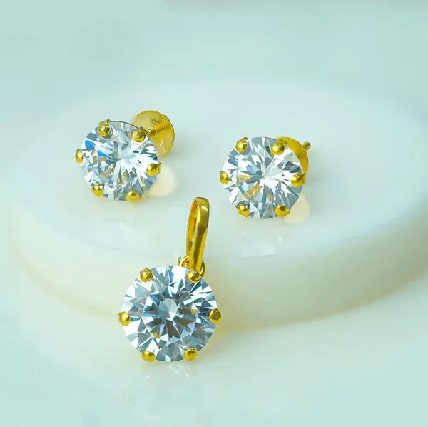 Crystal_Gold_Plated_Pendant_And_Earring_Set_For_Women