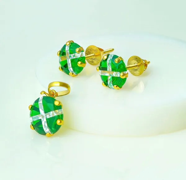 Green_Gold_Plated_Pendant_And_Earring_Set_For_Women