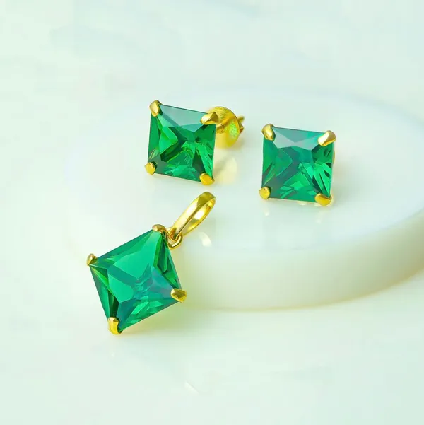 Green_Gold_Plated_Pendant_And_Earring_Set_For_Women