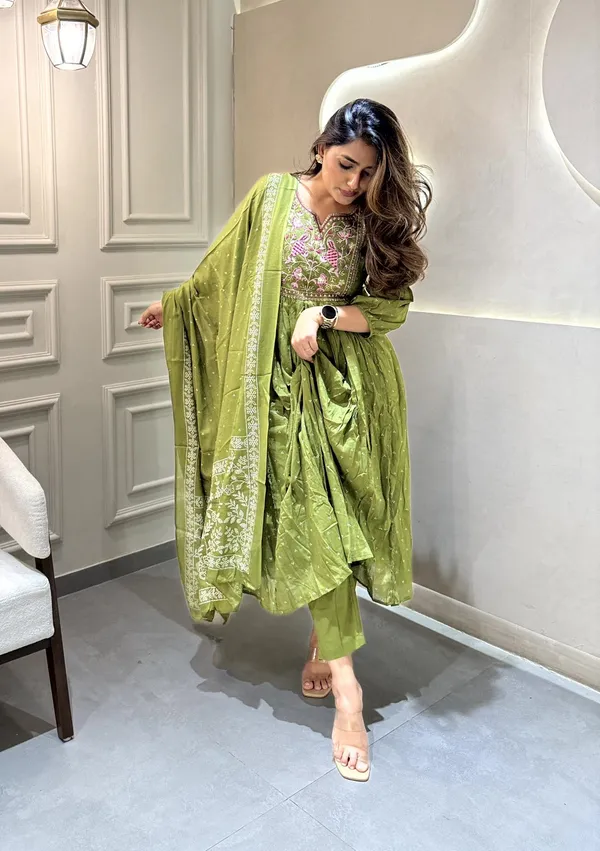 Light_Green_Cotton_Kurti_With_Pant_And_Dupatta_Set_For_Women
