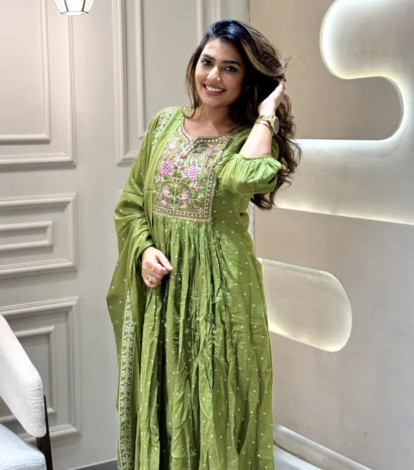 Light_Green_Cotton_Kurti_With_Pant_And_Dupatta_Set_For_Women