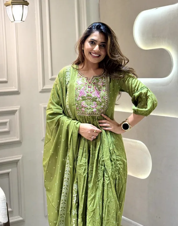 Light_Green_Cotton_Kurti_With_Pant_And_Dupatta_Set_For_Women