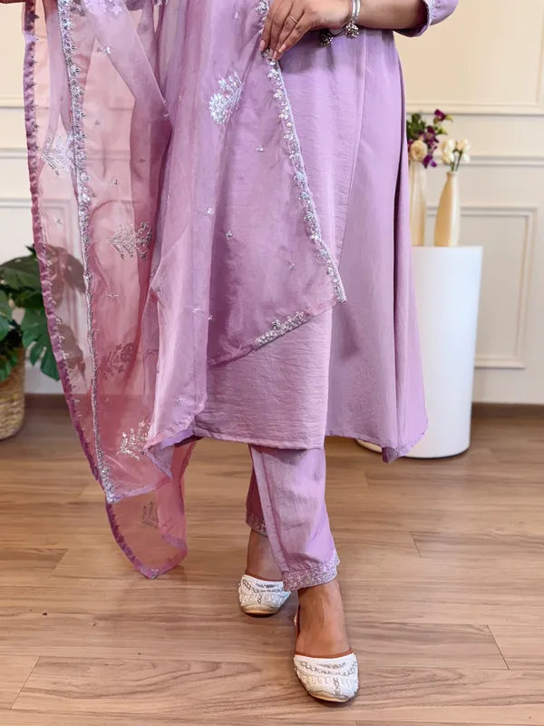 Lavender_Silk_Blend_Kurti_With_Pant_And_Dupatta_Set_For_Women