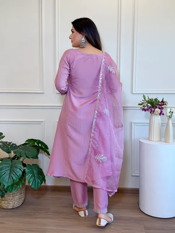 Lavender_Silk_Blend_Kurti_With_Pant_And_Dupatta_Set_For_Women