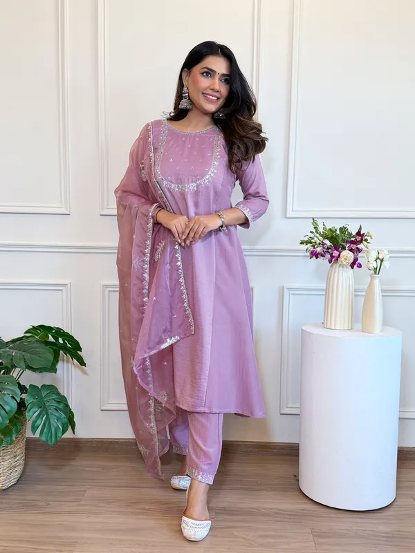 Lavender_Silk_Blend_Kurti_With_Pant_And_Dupatta_Set_For_Women