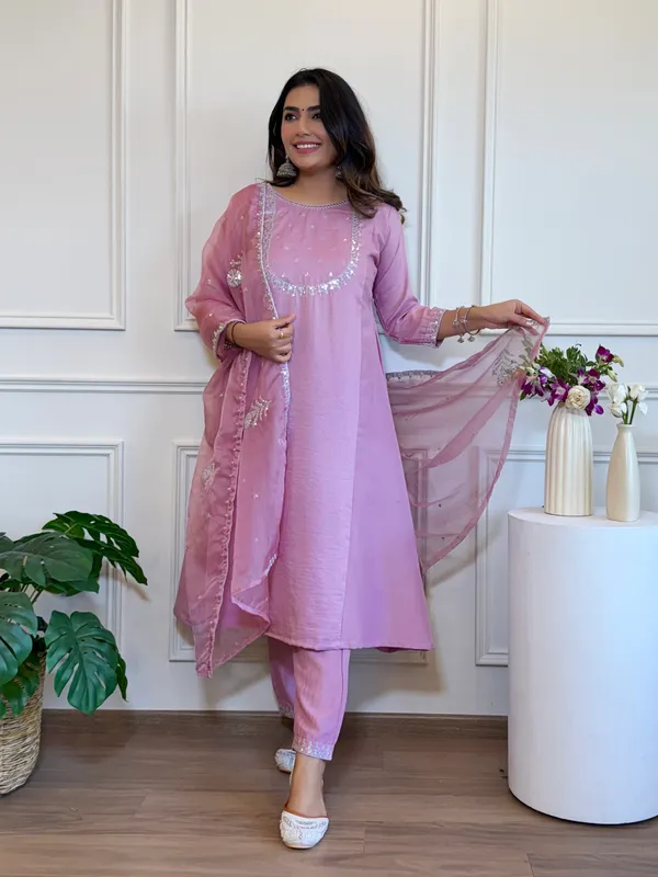Lavender_Silk_Blend_Kurti_With_Pant_And_Dupatta_Set_For_Women
