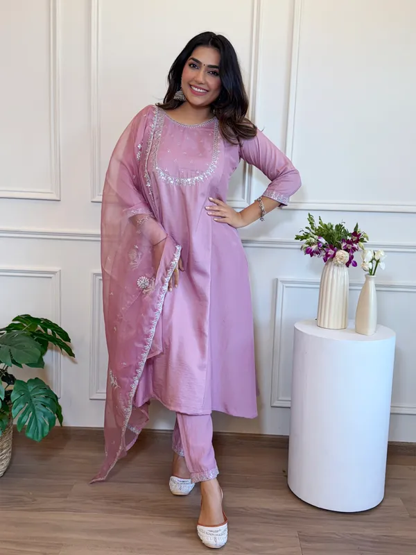 Lavender_Silk_Blend_Kurti_With_Pant_And_Dupatta_Set_For_Women