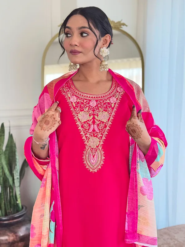 Pink_And_Golden_Viscose_Chanderi_Kurti_With_Pant_And_Dupatta_Set_For_Women
