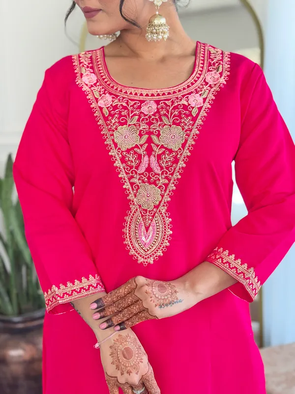 Pink_And_Golden_Viscose_Chanderi_Kurti_With_Pant_And_Dupatta_Set_For_Women