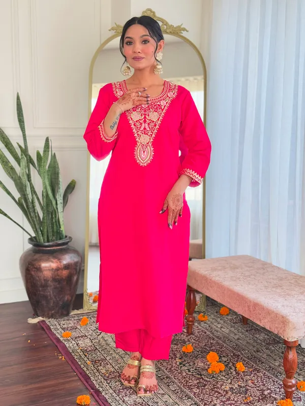 Pink_And_Golden_Viscose_Chanderi_Kurti_With_Pant_And_Dupatta_Set_For_Women