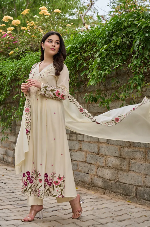 Cream_Chanderi_Silk_Kurti_With_Pant_And_Dupatta_Set_For_Women