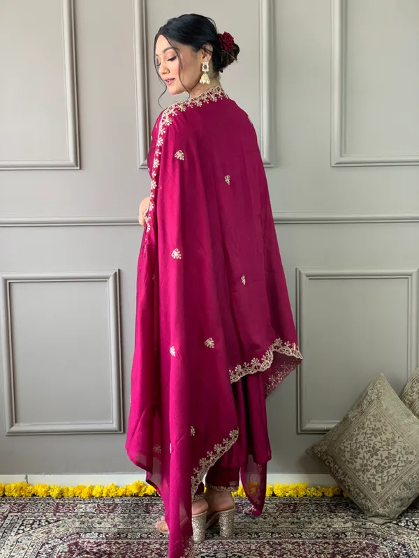 Pink_Vichitra_Kurti_With_Pant_And_Dupatta_Set_For_Women