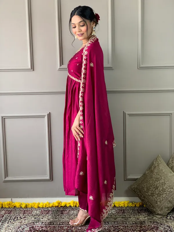 Pink_Vichitra_Kurti_With_Pant_And_Dupatta_Set_For_Women