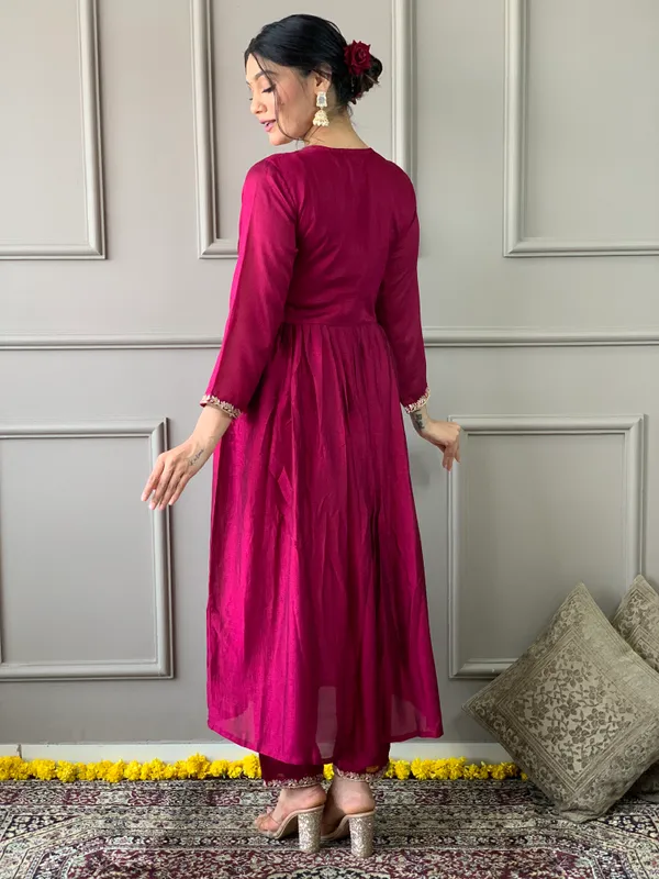 Pink_Vichitra_Kurti_With_Pant_And_Dupatta_Set_For_Women
