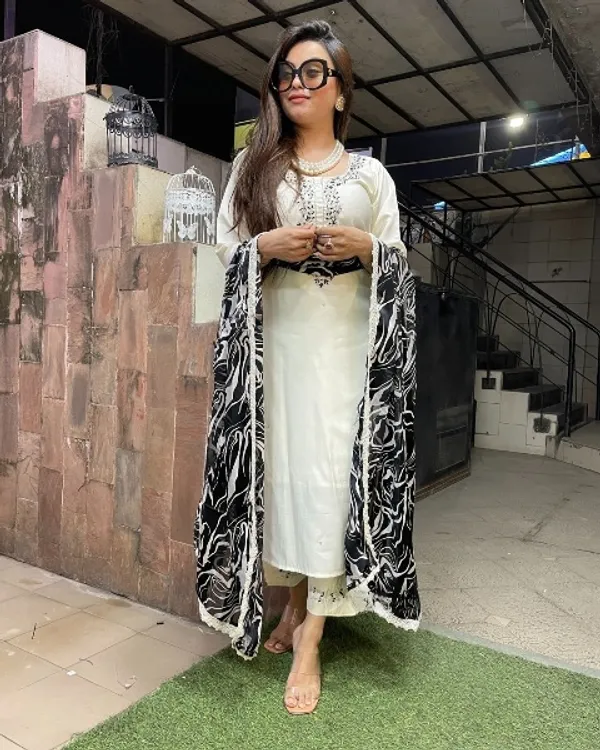 White_And_Black_Viscose_Blend_Reyon_Kurti_With_Pant_And_Dupatta_Set_For_Women