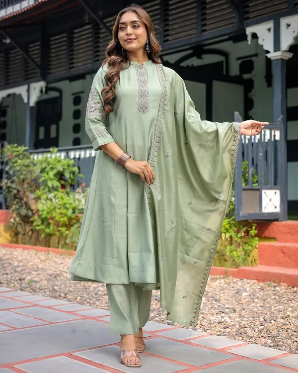Light_Green_Heavy_Muslin_Silk_Kurti_With_Pant_And_Dupatta_Set_For_Women