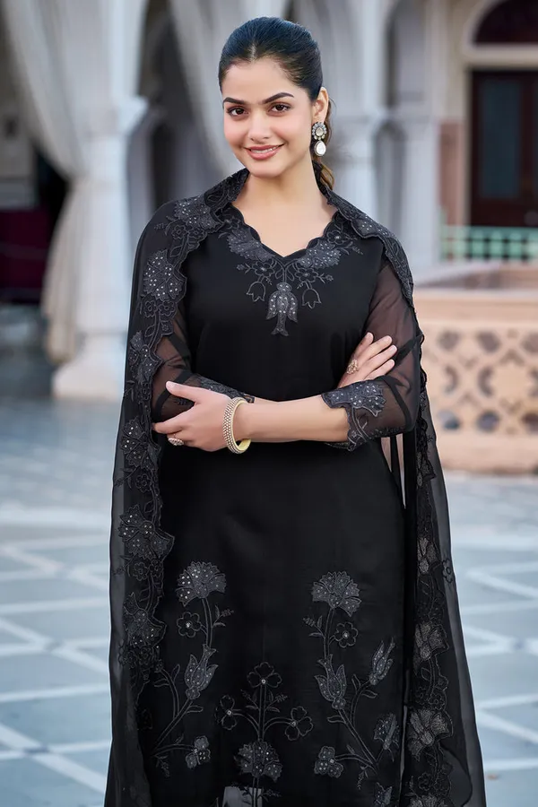 Black_Fox_Blooming_Georgette_Kurti_With_Pant_And_Dupatta_Set_For_Women
