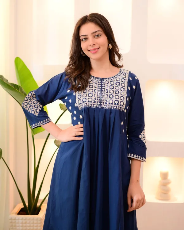 Blue_And_White_Viscose_Rayon_Kurti_With_Pant_Set_For_Women