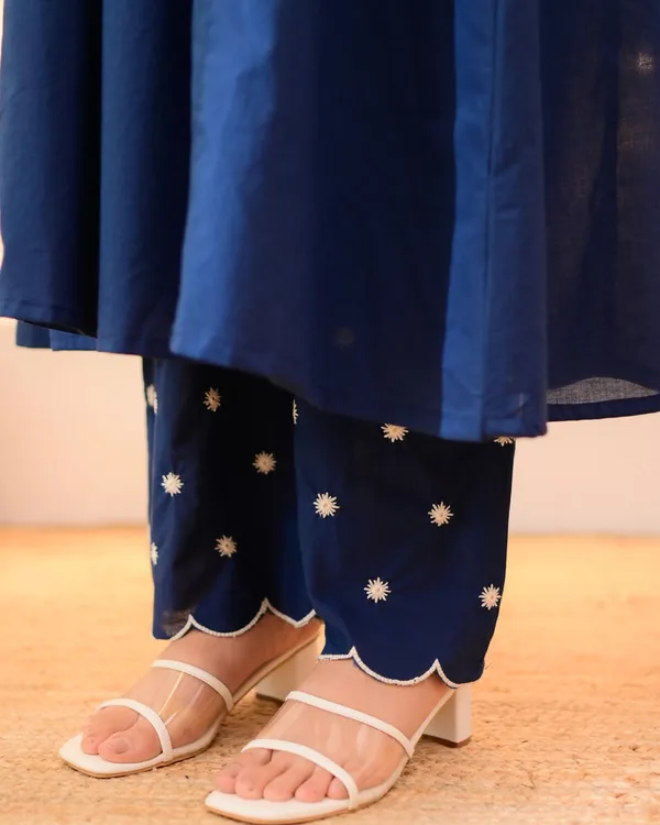 Blue_And_White_Viscose_Rayon_Kurti_With_Pant_Set_For_Women
