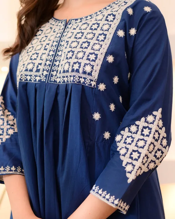 Blue_And_White_Viscose_Rayon_Kurti_With_Pant_Set_For_Women
