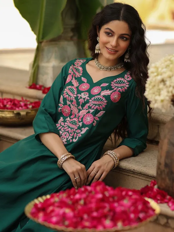 Green_And_Pink_Viscose_Rayon_Kurti_With_Pant_And_Dupatta_Set_For_Women