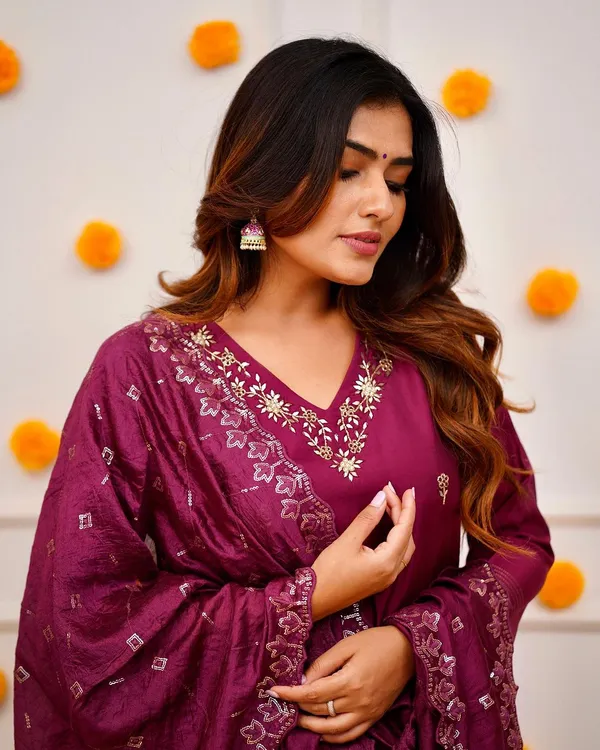 Purple_Viscose_Chanderi_Kurti_With_Pant_And_Dupatta_Set_For_Women