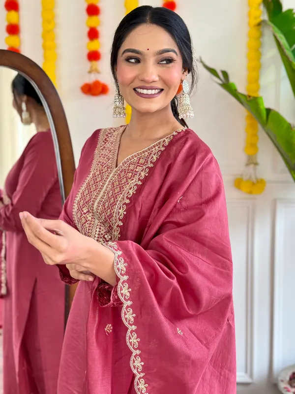 Light_Pink_Viscose_Chanderi_Kurti_With_Pant_And_Dupatta_Set_For_Women