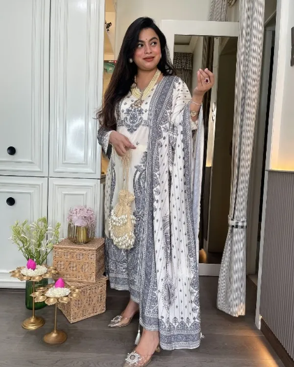 White_Rayon_Kurti_With_Pant_And_Dupatta_Set_For_Women