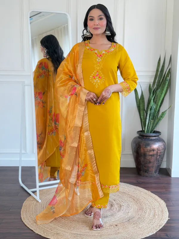 Yellow_Viscose_Chanderi_Kurti_With_Pant_And_Dupatta_Set_For_Women