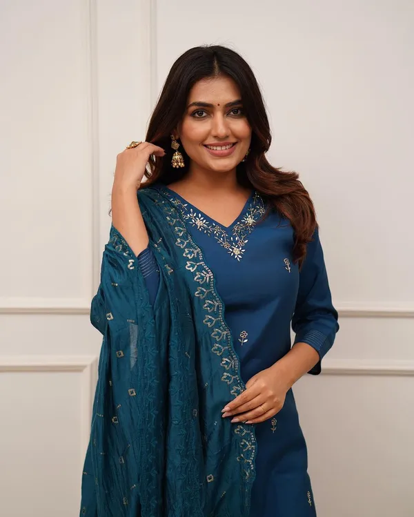 Blue_Viscose_Chanderi_Kurti_With_Pant_And_Dupatta_Set_For_Women