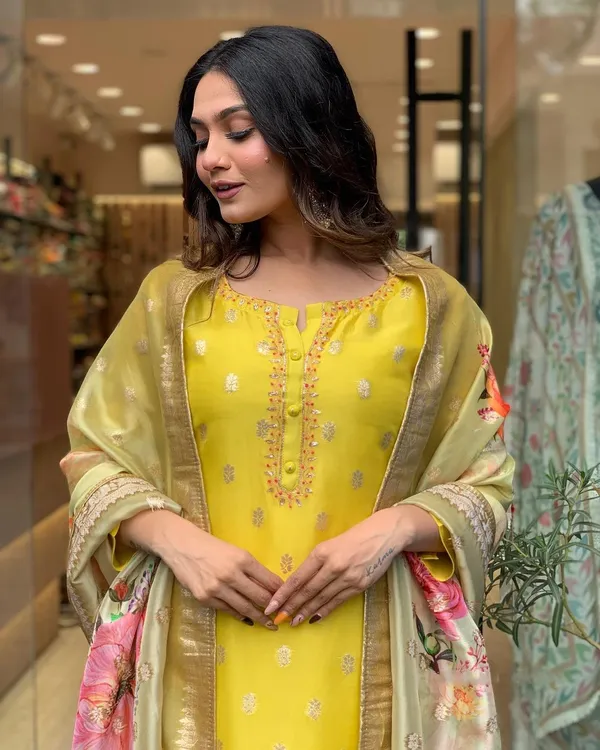 Yellow_Viscose_Organza_Jacquard_Kurti_With_Pant_And_Dupatta_Set_For_Women