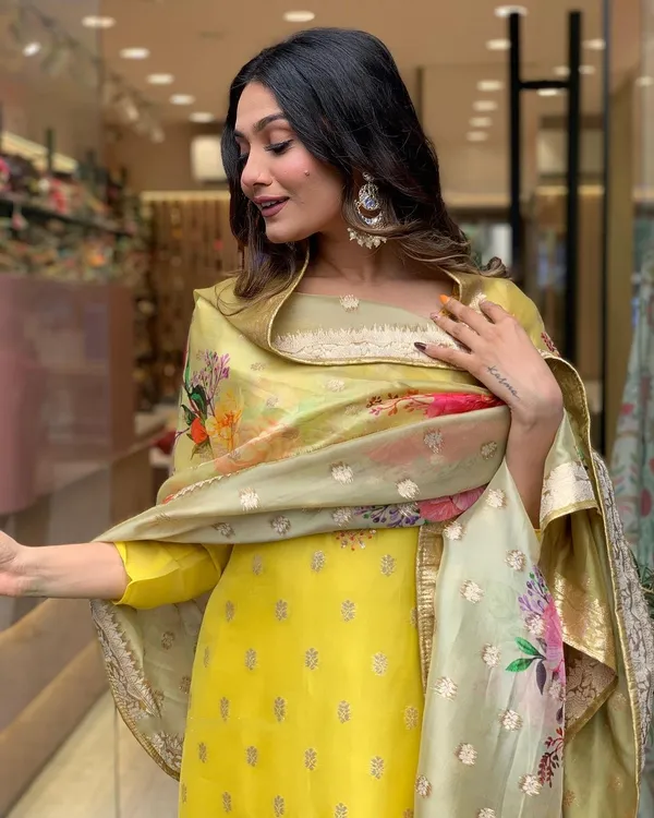 Yellow_Viscose_Organza_Jacquard_Kurti_With_Pant_And_Dupatta_Set_For_Women