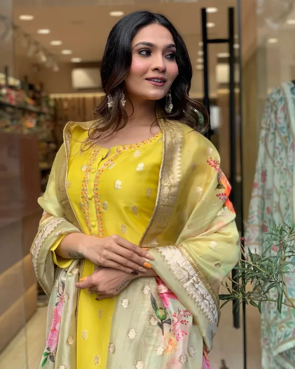 Yellow_Viscose_Organza_Jacquard_Kurti_With_Pant_And_Dupatta_Set_For_Women