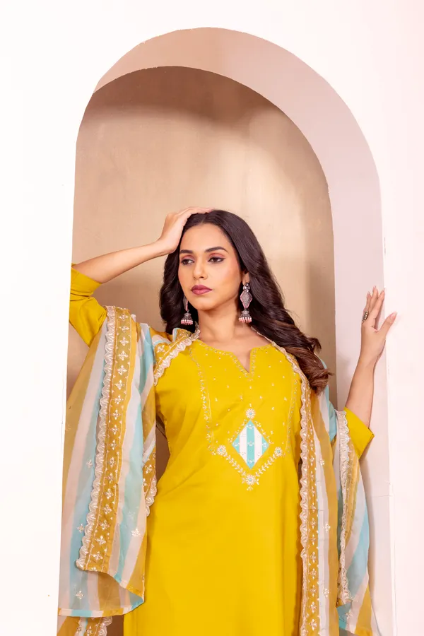 Yellow_Viscose_Reyon_Kurti_With_Pant_And_Dupatta_Set_For_Women