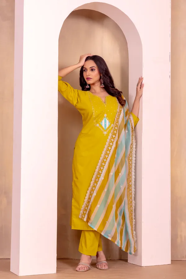 Yellow_Viscose_Reyon_Kurti_With_Pant_And_Dupatta_Set_For_Women