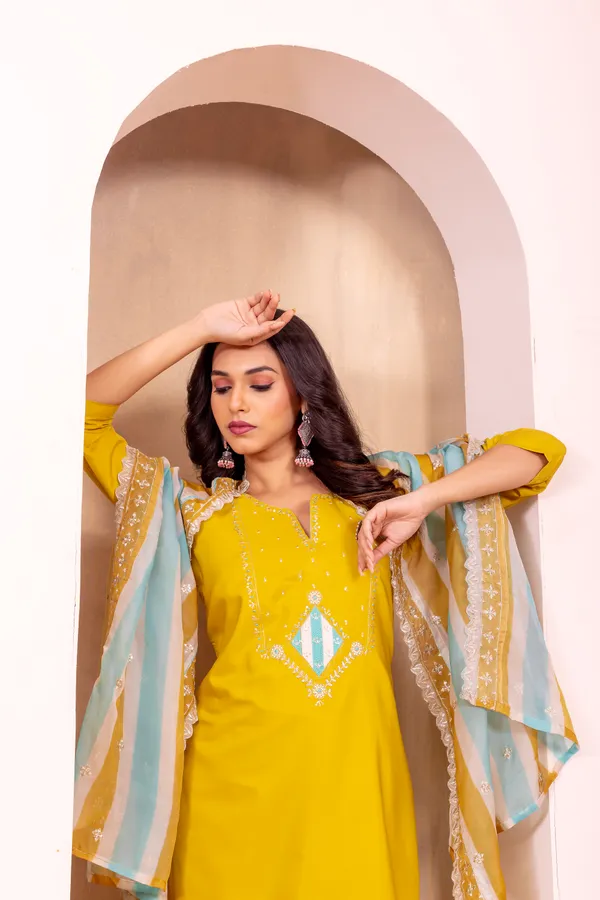 Yellow_Viscose_Reyon_Kurti_With_Pant_And_Dupatta_Set_For_Women