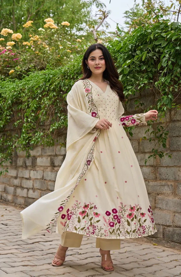 Cream_Chanderi_Silk_Kurti_With_Pant_And_Dupatta_Set_For_Women