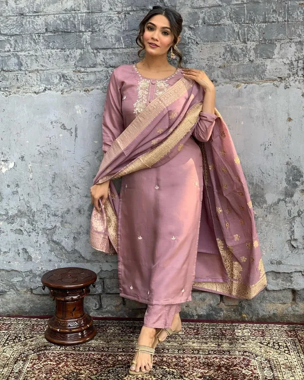 Dusty_Pink_Viscose_Chanderi_Kurti_With_Pant_And_Dupatta_Set_For_Women