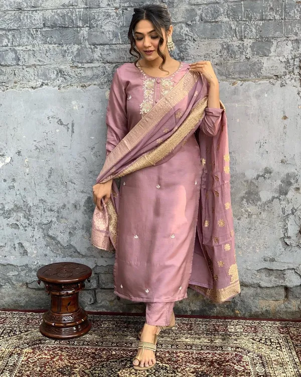 Dusty_Pink_Viscose_Chanderi_Kurti_With_Pant_And_Dupatta_Set_For_Women