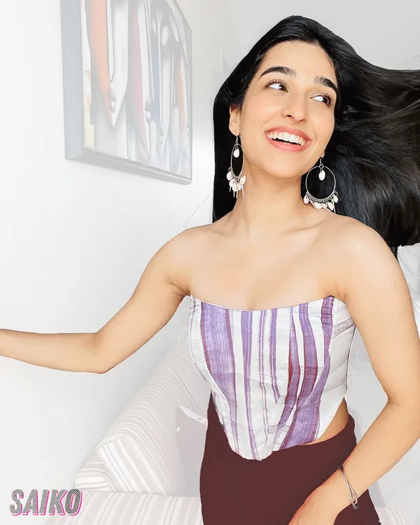 Motion_Through_Violet_Corset