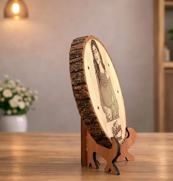 Personalized_Wooden_Photo_Stand_With_Custom_Engraving_Birthday_Gift
