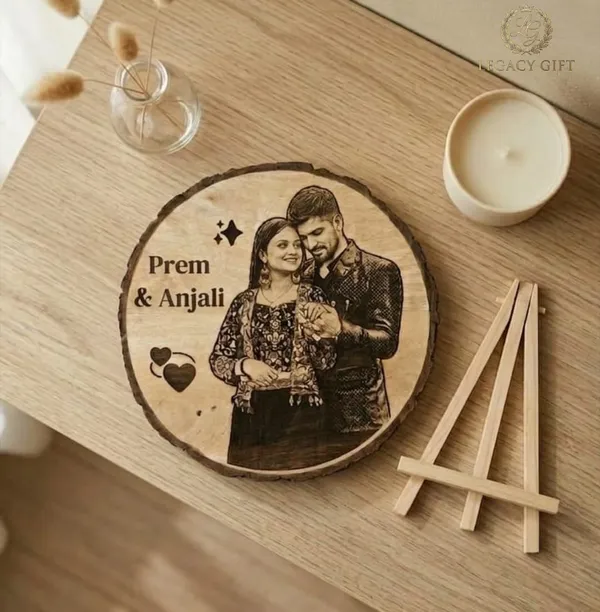 Personalized_Wood_Slice_Photo_Engraving_With_Stand_Couple_Photo_Gift