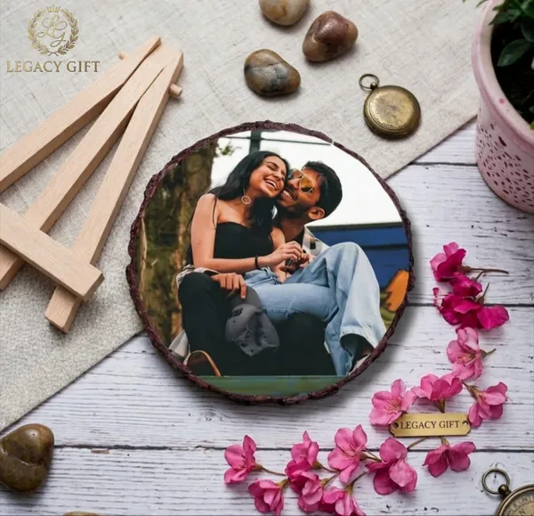 Personalized_Photo_On_Wooden_Slice_With_Stand_Custom_Picture_Frame_Gift